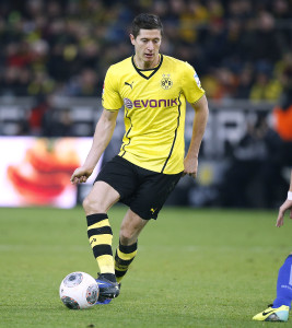 Robert Lewandoski plays against Hertha BSC in December 2013 -- photo: dpa