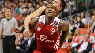 Deon Thompson fights of Ludwigsburgs's Mario Stojic at the Audi Dome on Arpil 24th. -- photo: dpa